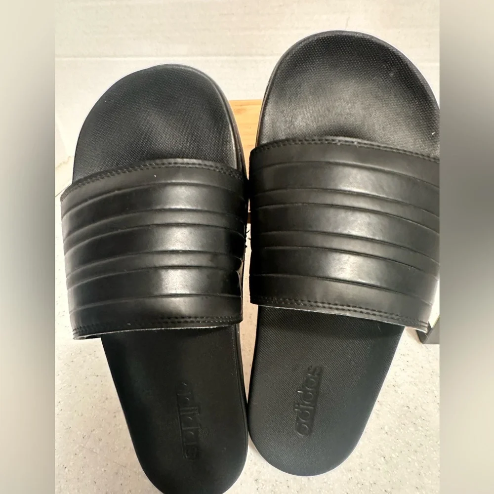 Adidas Core Black Adilette Slides Sandals. Men’s 8. Women’s 9.5. Comfy!